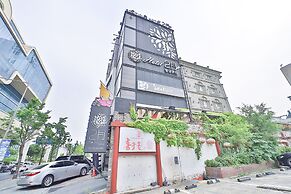 February Hotel Hwanggeum