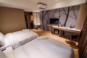 Six Fukun Hotel