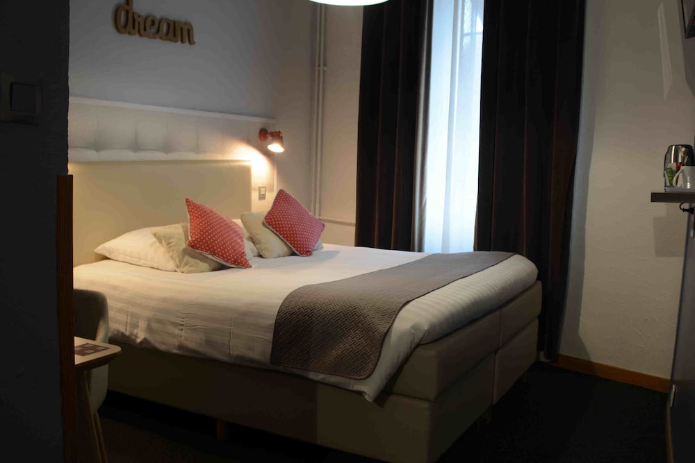 Au Cheval Blanc Hôtel et Restaurant