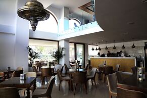 Hotel A44