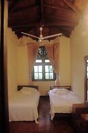 Tree Breeze Inn