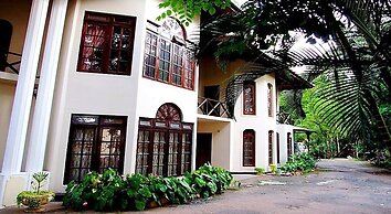 Tree Breeze Inn
