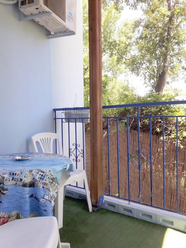 Artemis Studios & Apartments