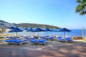 Summer in Garden Suites & Beach Hotel