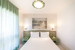 American Hotel