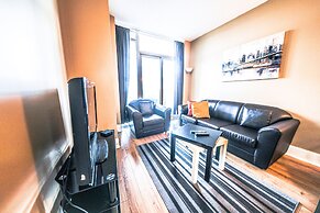 Lake View Luxury Condo by Elite Suites