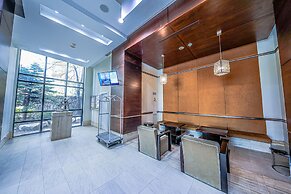 Lake View Luxury Condo by Elite Suites