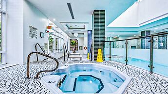 Lake View Luxury Condo by Elite Suites