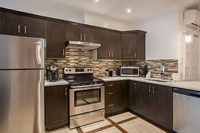 LMVR - LuxApt 3 - 7 bedrooms 2 bathrooms