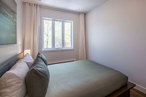 LMVR - LuxApt 3 - 7 bedrooms 2 bathrooms