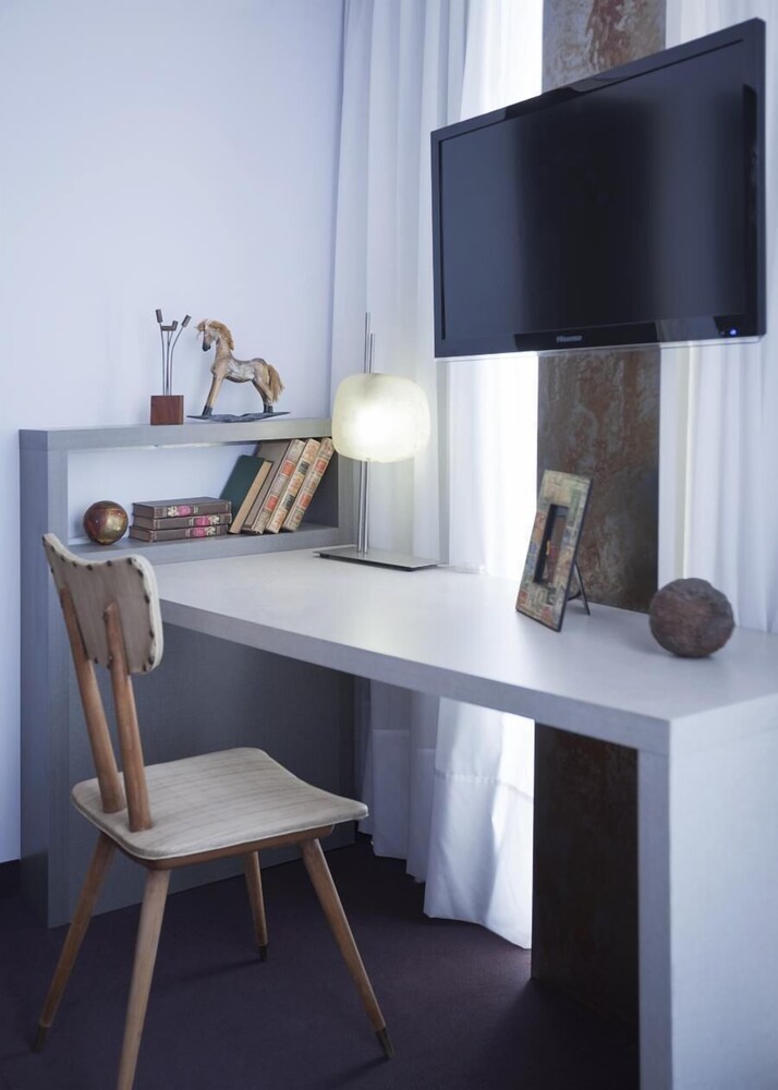 Ambit Boulevard Hotel Boutique