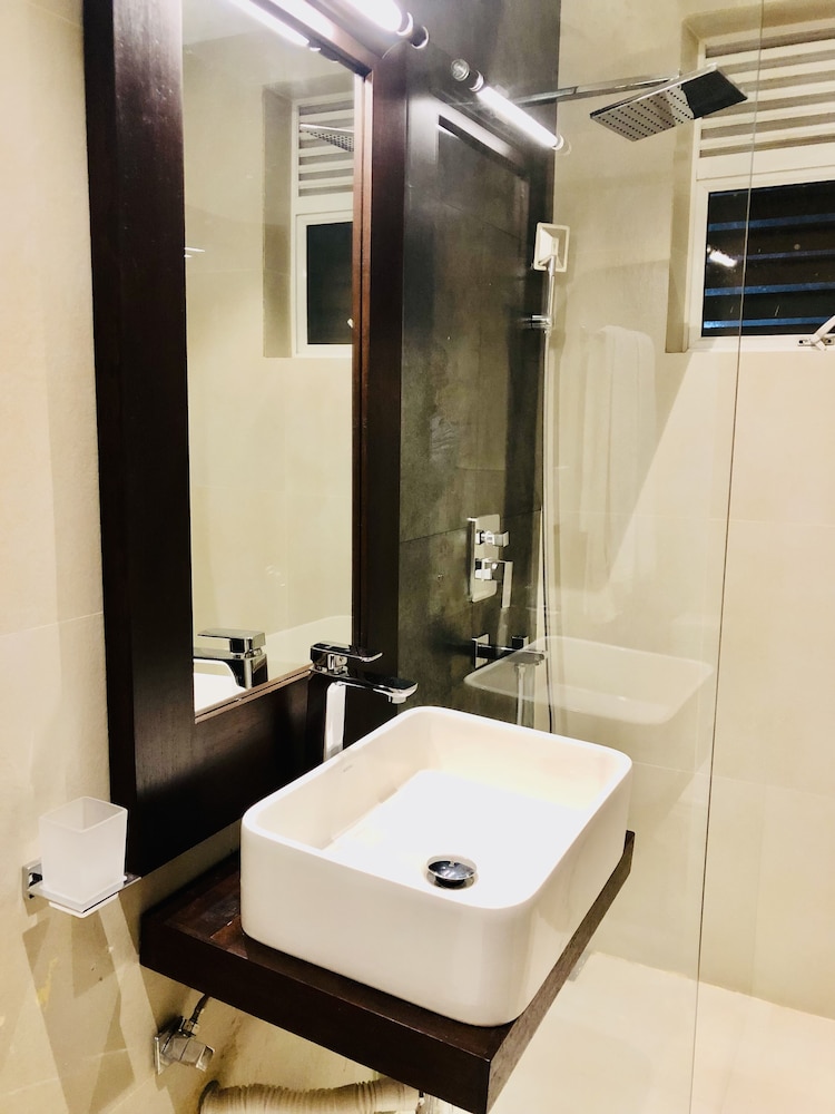 Tropic Inn - Mount Lavinia