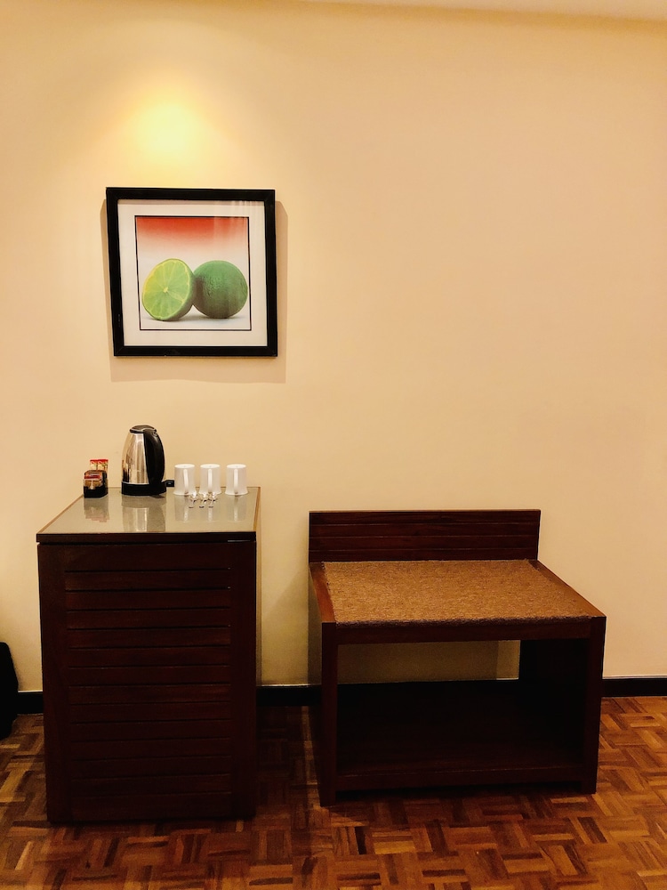 Tropic Inn - Mount Lavinia