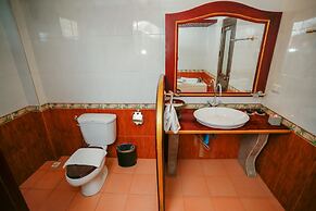 E-Outfitting Vang Thong Hotel