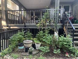 Vancouver Austin Guesthouse