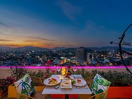 Novotel Phuket City Phokeethra Hotel
