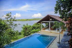 Sea Heart House on Koggala Lake