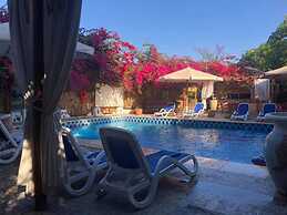 Nile Compound Hotel
