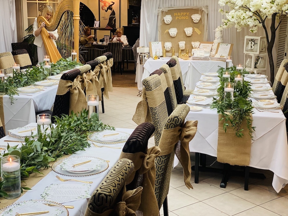 Le Bouchon Brasserie & Hotel