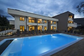 Riva Lake lodge