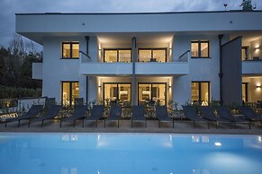 Riva Lake lodge