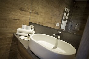 Riva Lake lodge