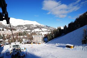 Hotel Bucaneve