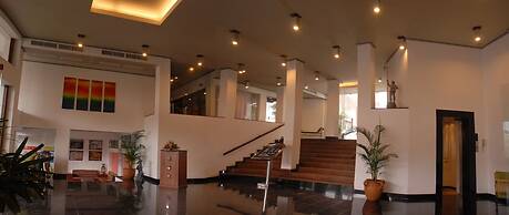 Camelot Beach Hotel
