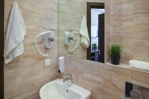 Voyage Hotel