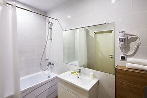 Voyage Hotel