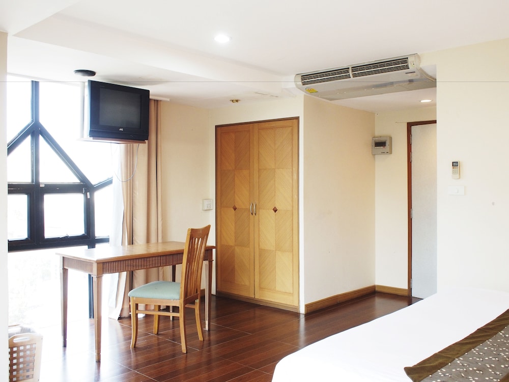 NH Elegant Hotel