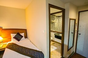 NH Elegant Hotel