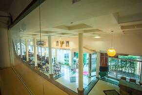 NH Elegant Hotel