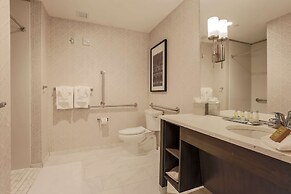 DoubleTree by Hilton Evansville