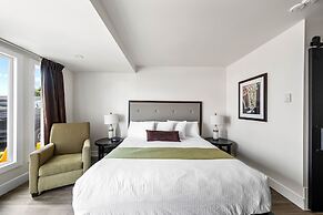 Auberge Shores Inn & Hotel