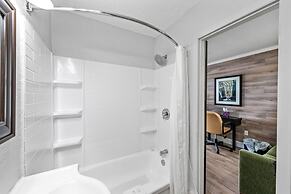 Auberge Shores Inn & Hotel