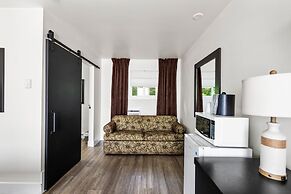 Auberge Shores Inn & Hotel