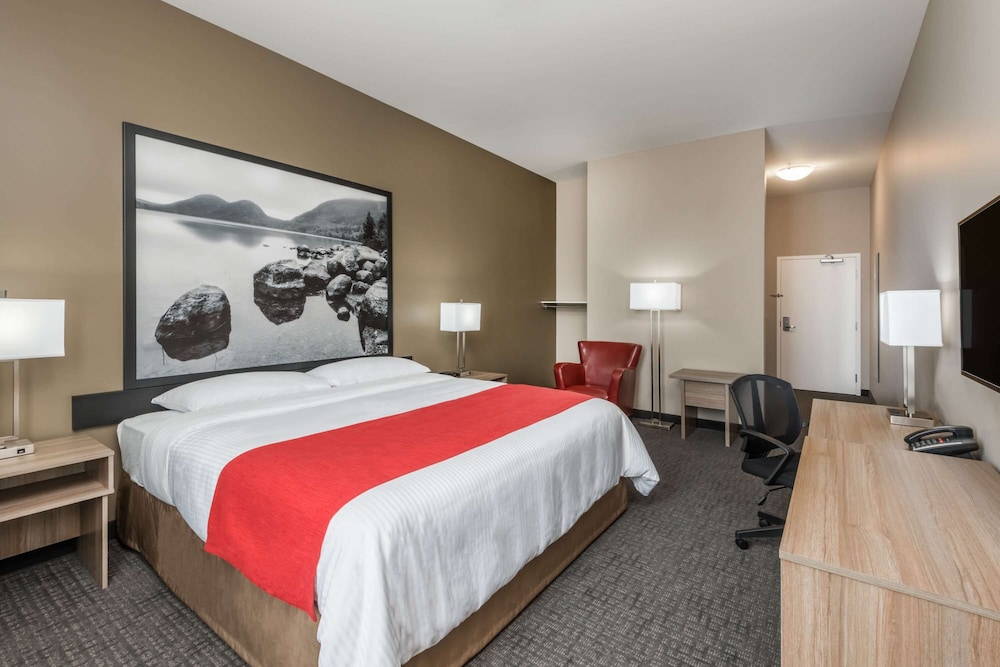 Super 8 by Wyndham Mont Laurier