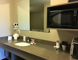 Super 8 by Wyndham Mont Laurier