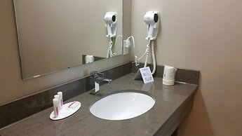 Super 8 by Wyndham Mont Laurier