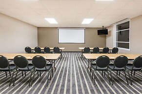 Super 8 by Wyndham Mont Laurier