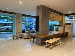 The Royal Bee Apart Hotel