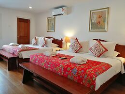 Heeren Straits Hotel