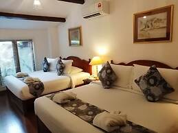 Heeren Straits Hotel