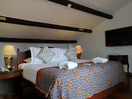 Heeren Straits Hotel