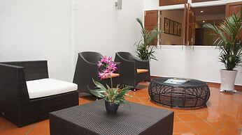 Heeren Straits Hotel