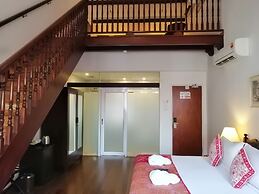 Heeren Straits Hotel