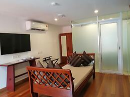 Heeren Straits Hotel