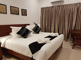 Heeren Straits Hotel