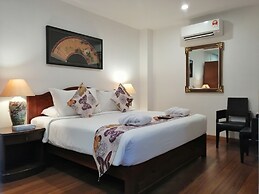 Heeren Straits Hotel